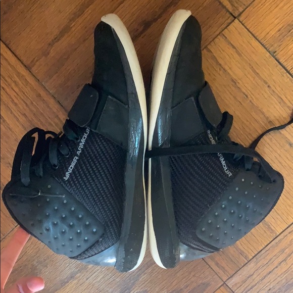 Men’s Black Under Armour Basketball Sneakers - Picture 2 of 6